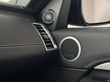 LAND ROVER Discovery DYNAMIC HSE D300 AWD 7 SITZE VOLL 1.H