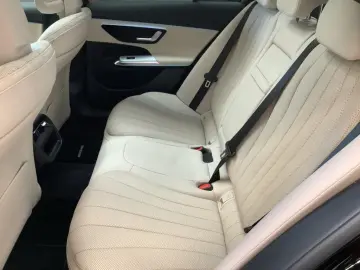 MERCEDES-BENZ E 200 Limousine AMG SUPERSCREEN DIGITAL 360