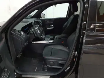 MERCEDES-BENZ GLB 200 d 4M-AMG PANO BusiP AssiP MBUX