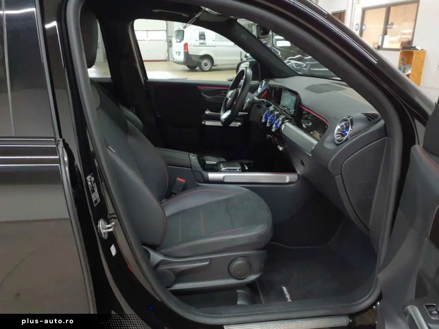 MERCEDES-BENZ GLB 200 d 4M-AMG PANO BusiP AssiP MBUX