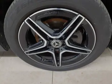 MERCEDES-BENZ GLB 200 d 4M-AMG PANO BusiP AssiP MBUX