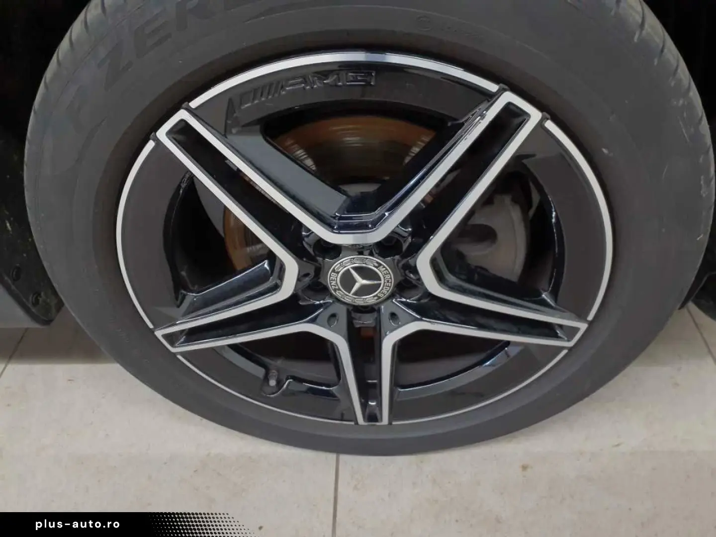 MERCEDES-BENZ GLB 200 d 4M-AMG PANO BusiP AssiP MBUX