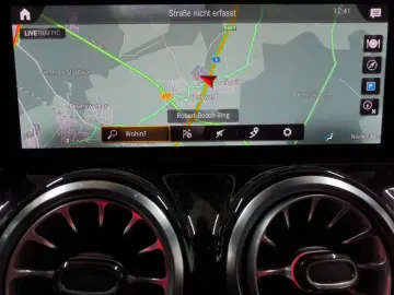 MERCEDES-BENZ GLB 200 d 4M-AMG PANO BusiP AssiP MBUX