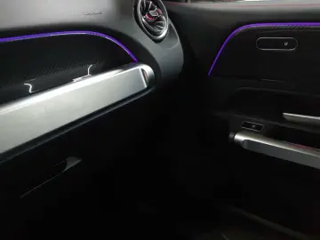 MERCEDES-BENZ GLB 200 d 4M-AMG PANO BusiP AssiP MBUX