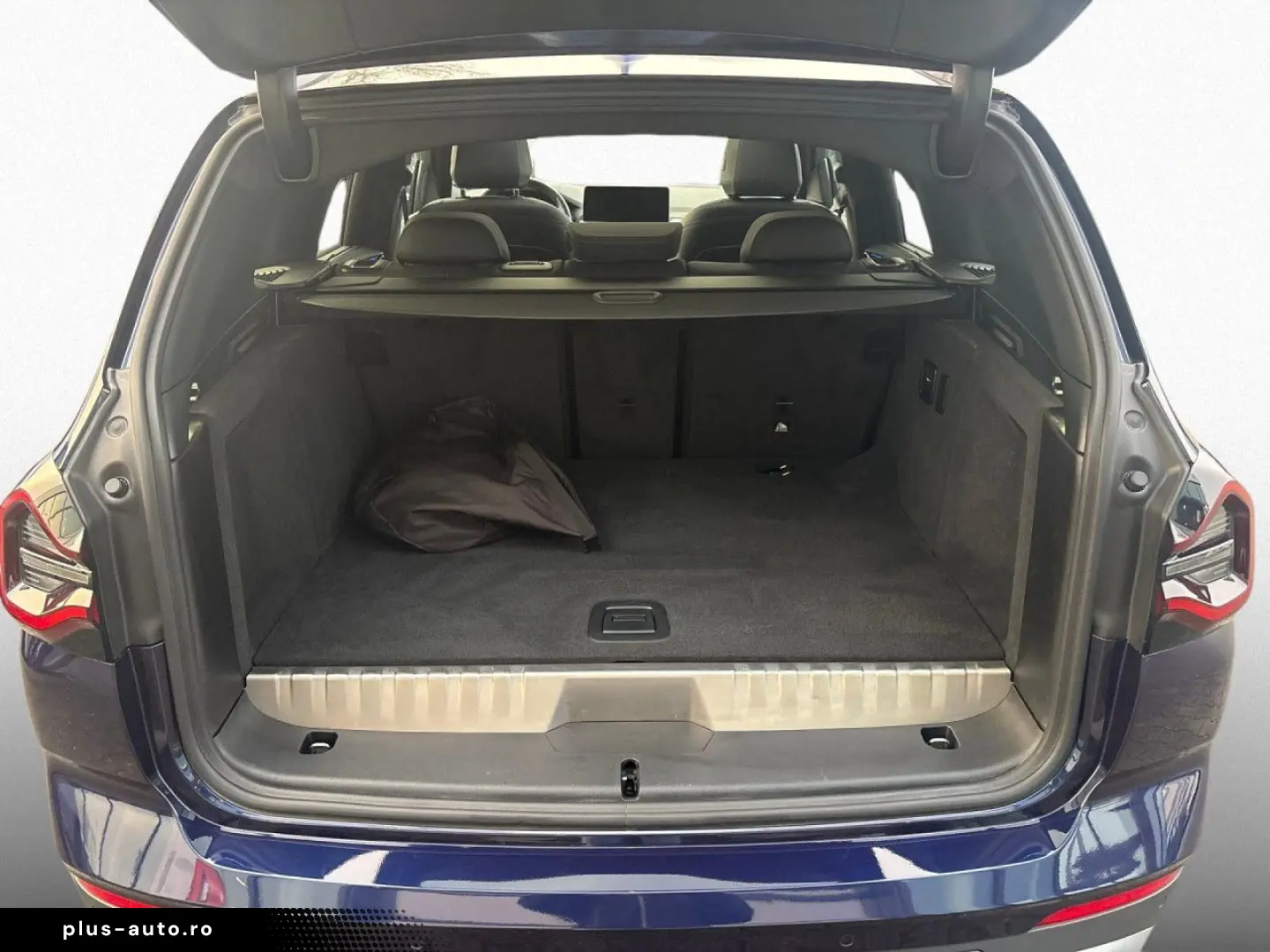 BMW X3 xDr 30e AHK LCPro Pano Laser HUD HiFi 360