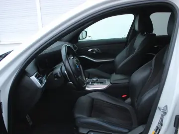 BMW 320 e M-SPORT FACELIFT WIDE NAVI LED AMBIENTE