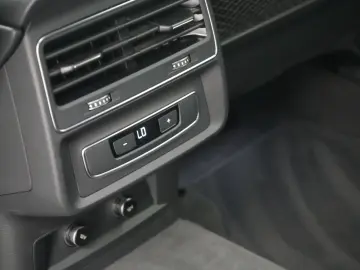 AUDI Q8 55 TFSIe quattro S line