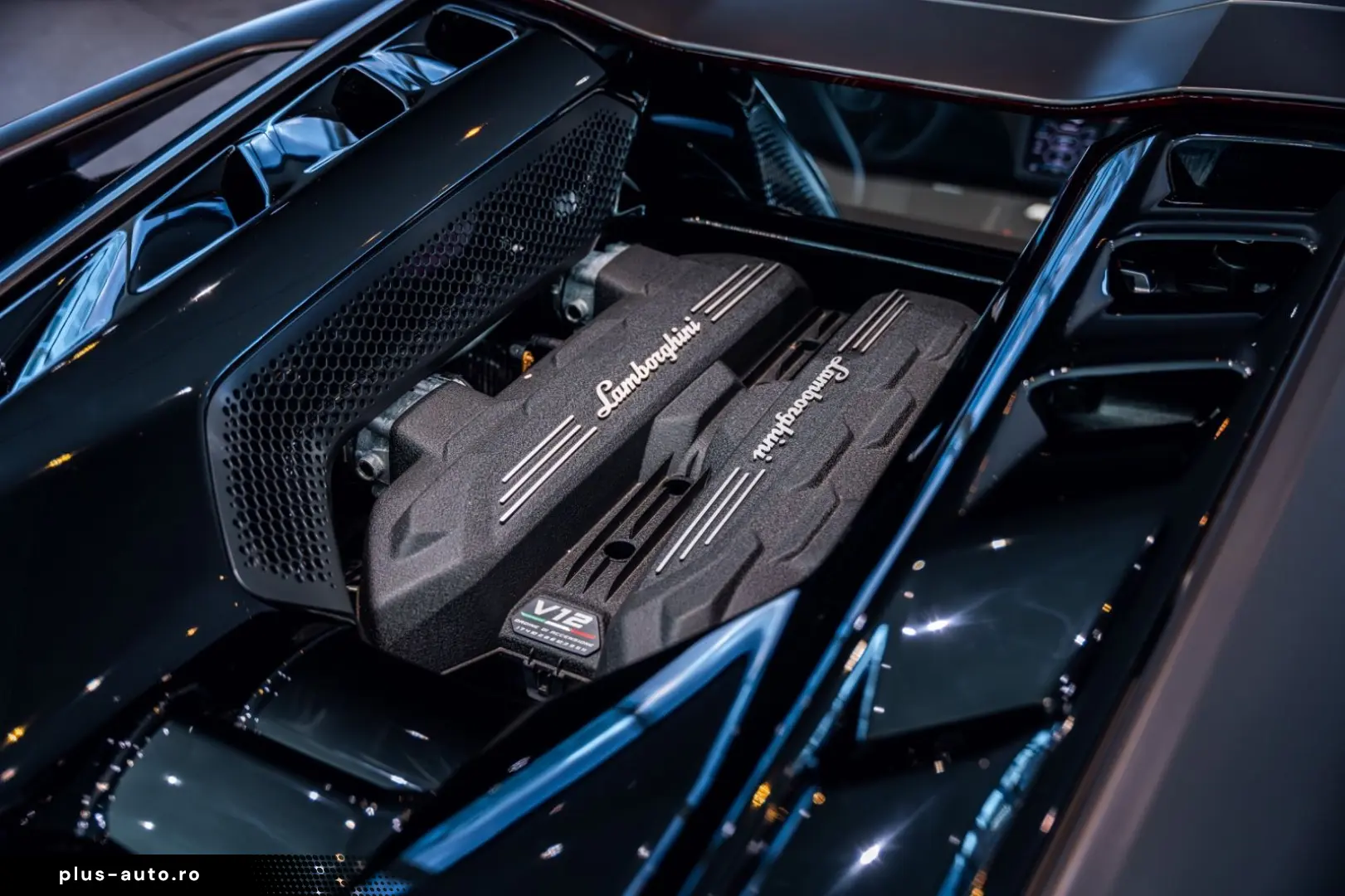 LAMBORGHINI Revuelto Ad Personam Int & Ext Beifahrerdisplay