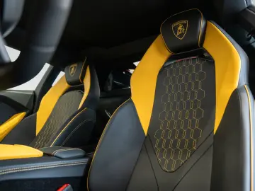 LAMBORGHINI Revuelto   Giallo   Leather Pack