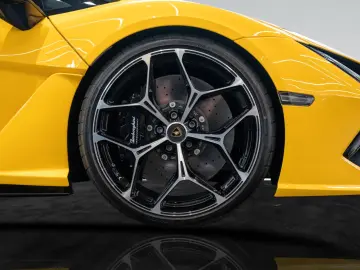LAMBORGHINI Revuelto   Giallo   Leather Pack