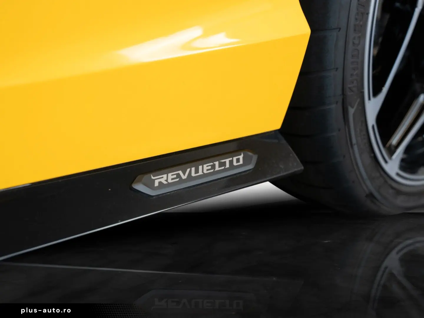 LAMBORGHINI Revuelto   Giallo   Leather Pack
