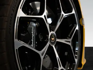 LAMBORGHINI Revuelto   Giallo   Leather Pack