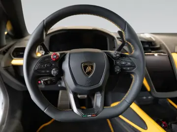 LAMBORGHINI Revuelto   Giallo   Leather Pack