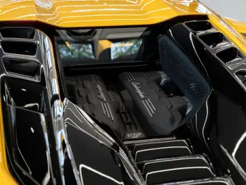 LAMBORGHINI Revuelto   Giallo   Leather Pack
