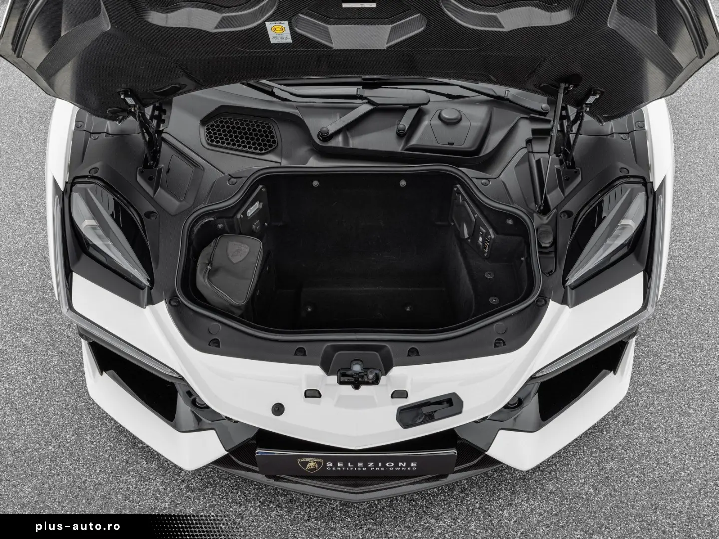 LAMBORGHINI Revuelto