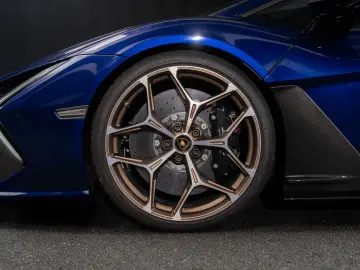 LAMBORGHINI Revuelto 6.5 V12 HPEV