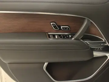 LAND ROVER Range Rover P460e Hybrid SE SWB AHK Pano HUD Sha