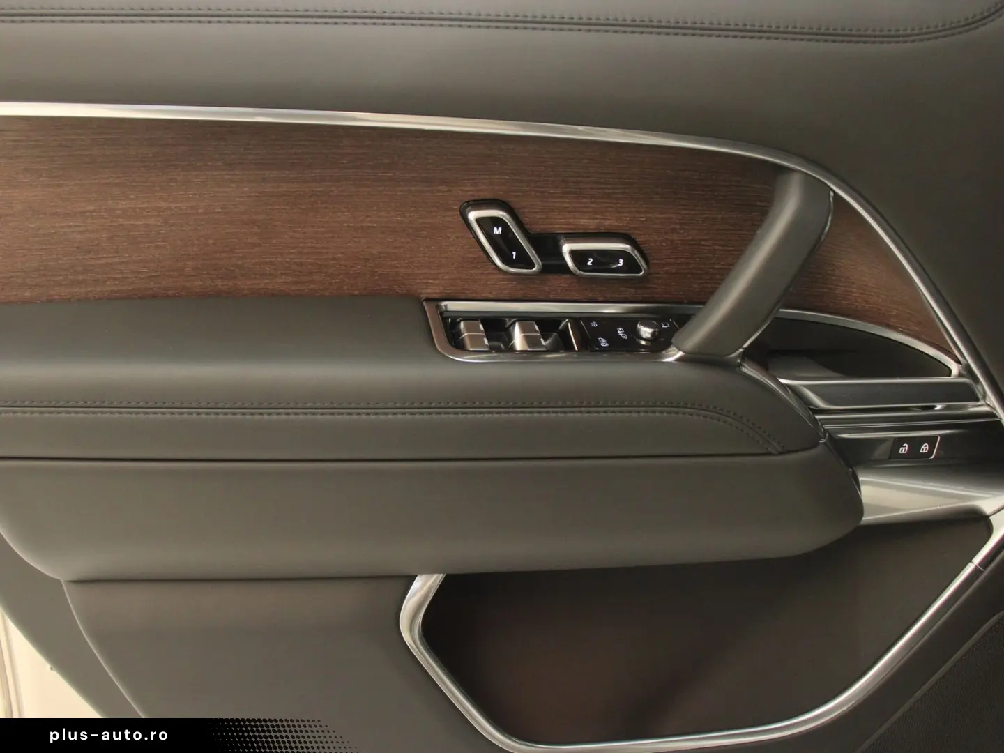 LAND ROVER Range Rover P460e Hybrid SE SWB AHK Pano HUD Sha