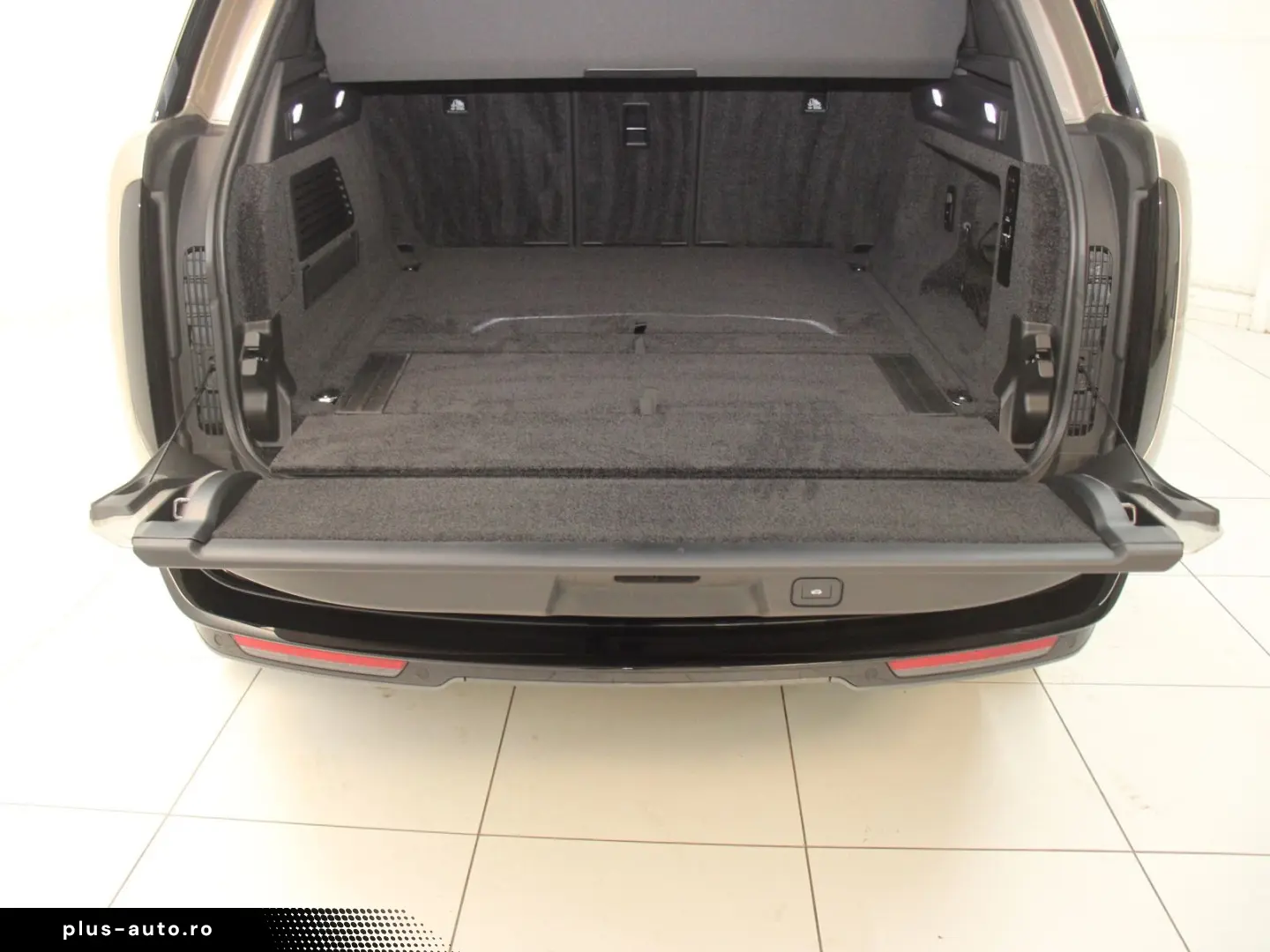 LAND ROVER Range Rover P460e Hybrid SE SWB AHK Pano HUD Sha