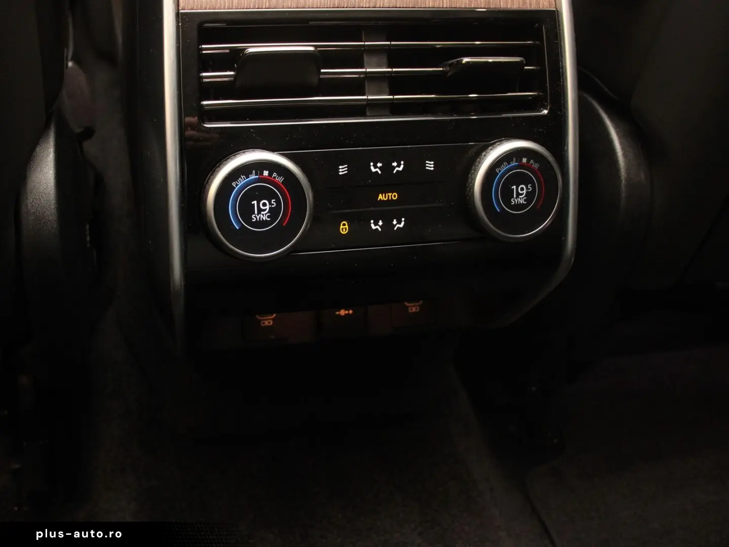 LAND ROVER Range Rover P460e Hybrid SE SWB AHK Pano HUD Sha