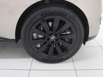 LAND ROVER Range Rover P460e Hybrid SE SWB AHK Pano HUD Sha