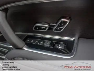 LAND ROVER Range Rover P460e HSE AHK Pano 22  Massage