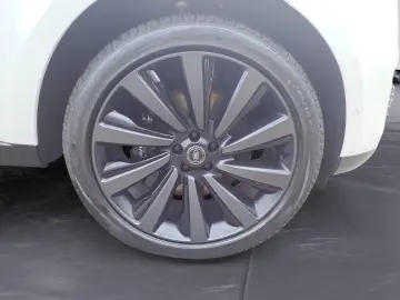 LAND ROVER Range Rover P615 LWB SV UVP  307000 - Ice White