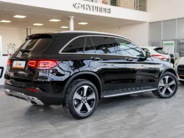 Mercedes-Benz GLC 300 de 4Matic 9G-TRONIC  Standard