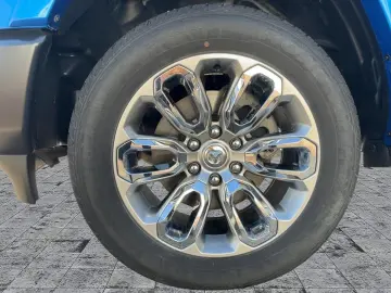 DODGE RAM Built To Serve  LPG  6 Sitzer