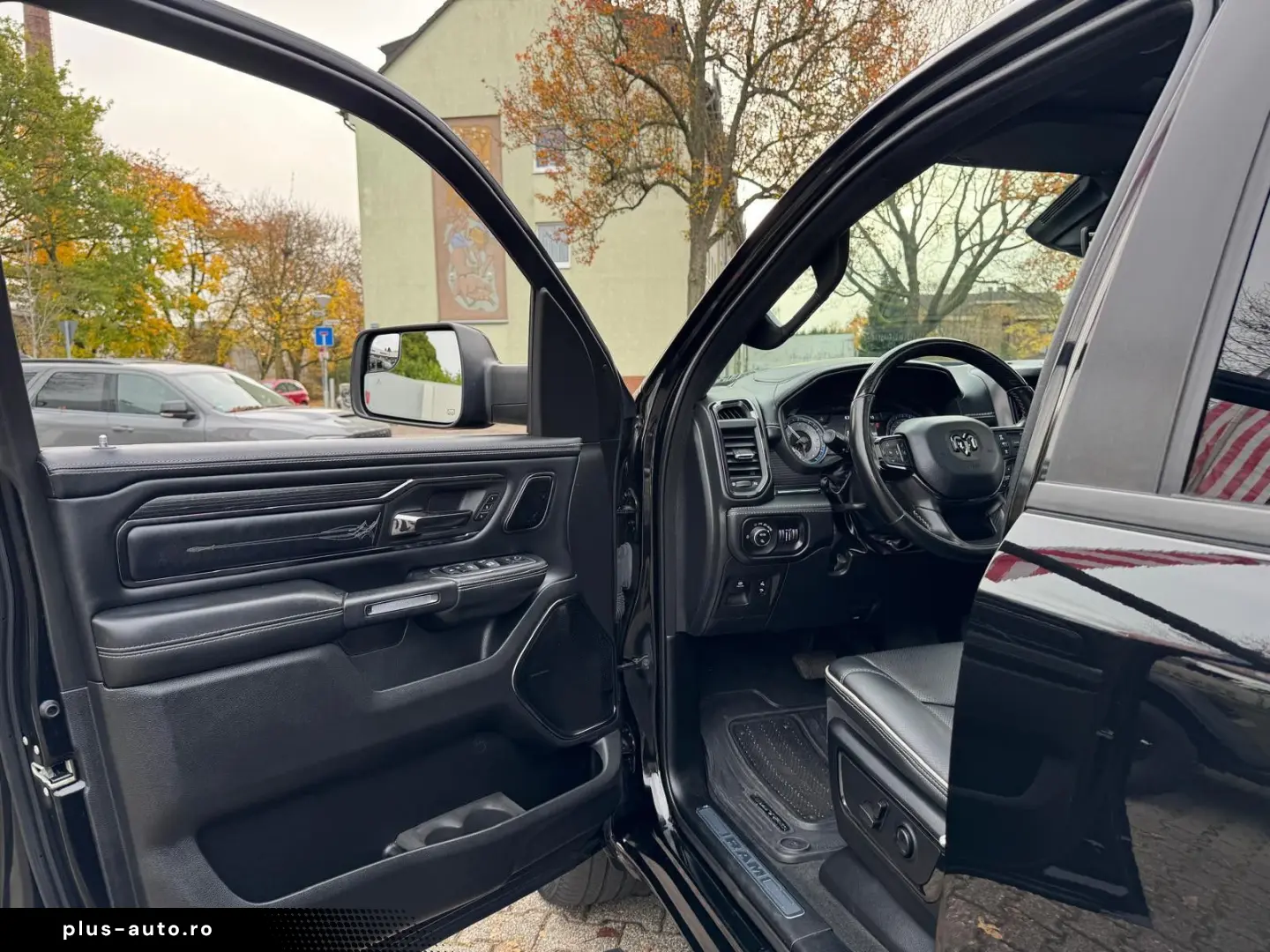 DODGE RAM 5.7 V8 Crew Cab Limited Night Edition   teil