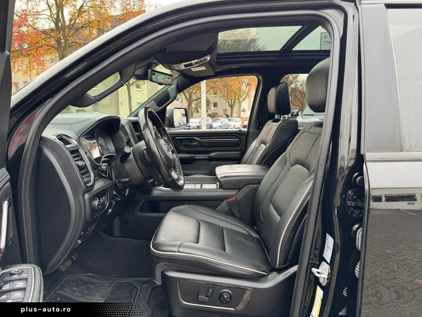 DODGE RAM 5.7 V8 Crew Cab Limited Night Edition   teil