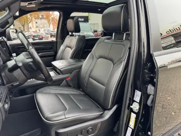 DODGE RAM 5.7 V8 Crew Cab Limited Night Edition   teil