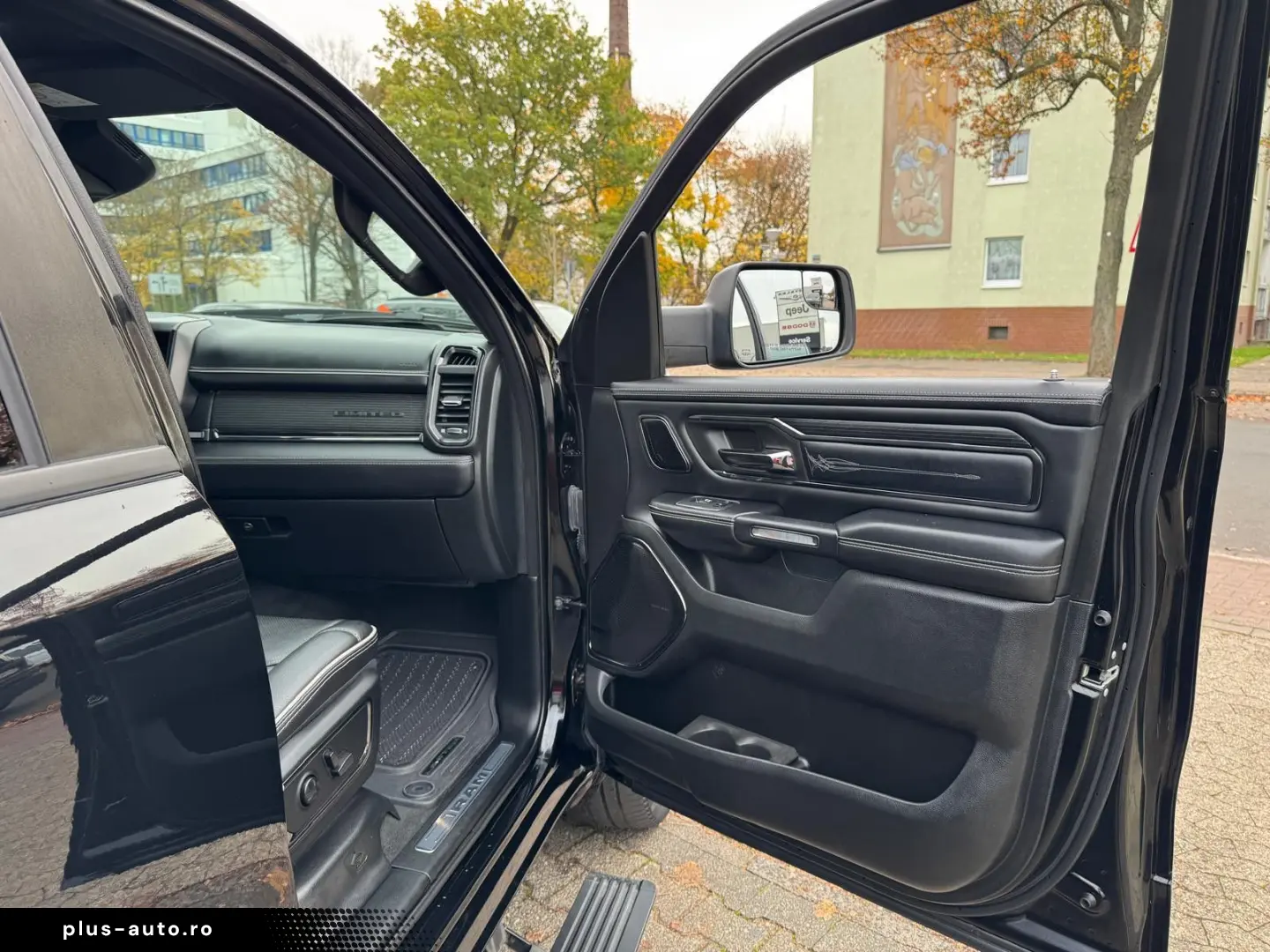DODGE RAM 5.7 V8 Crew Cab Limited Night Edition   teil