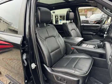 DODGE RAM 5.7 V8 Crew Cab Limited Night Edition   teil