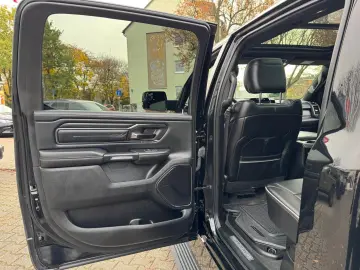DODGE RAM 5.7 V8 Crew Cab Limited Night Edition   teil
