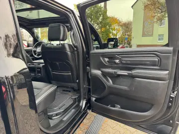 DODGE RAM 5.7 V8 Crew Cab Limited Night Edition   teil