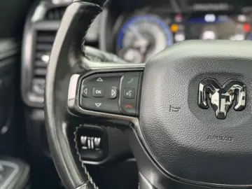 DODGE RAM 5.7 V8 Crew Cab Limited Night Edition   teil