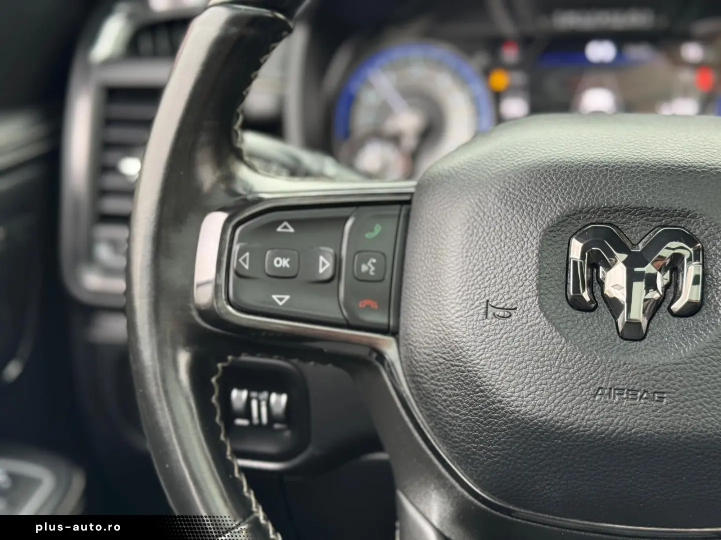 DODGE RAM 5.7 V8 Crew Cab Limited Night Edition   teil