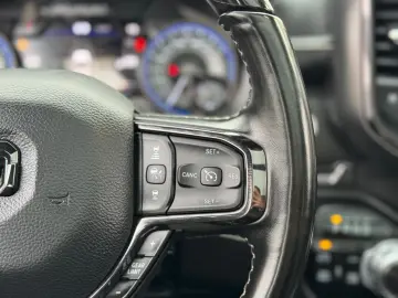 DODGE RAM 5.7 V8 Crew Cab Limited Night Edition   teil