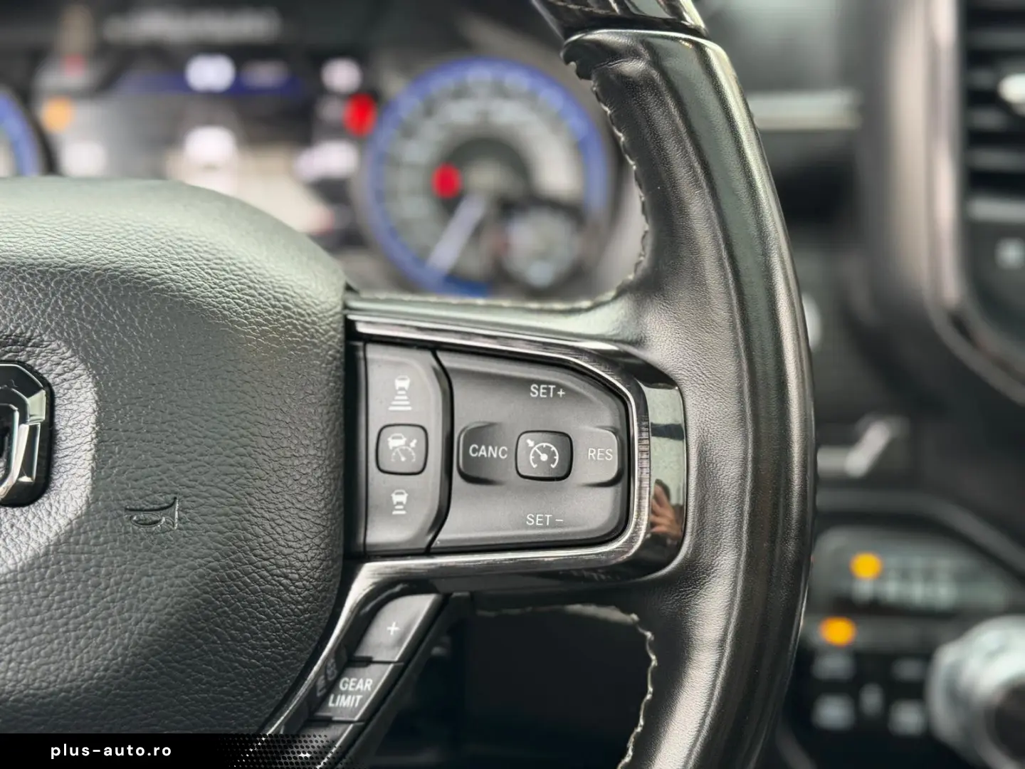 DODGE RAM 5.7 V8 Crew Cab Limited Night Edition   teil