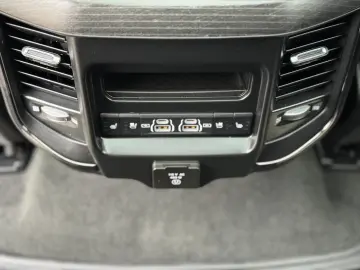 DODGE RAM 5.7 V8 Crew Cab Limited Night Edition   teil