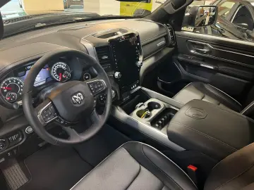 DODGE RAM 1500 Laramie Sport MY25  LPG REVOLVER AHK