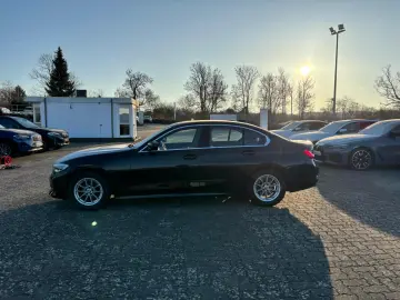 BMW 318 i Sport Line Park-Assistent AHK LED Navi