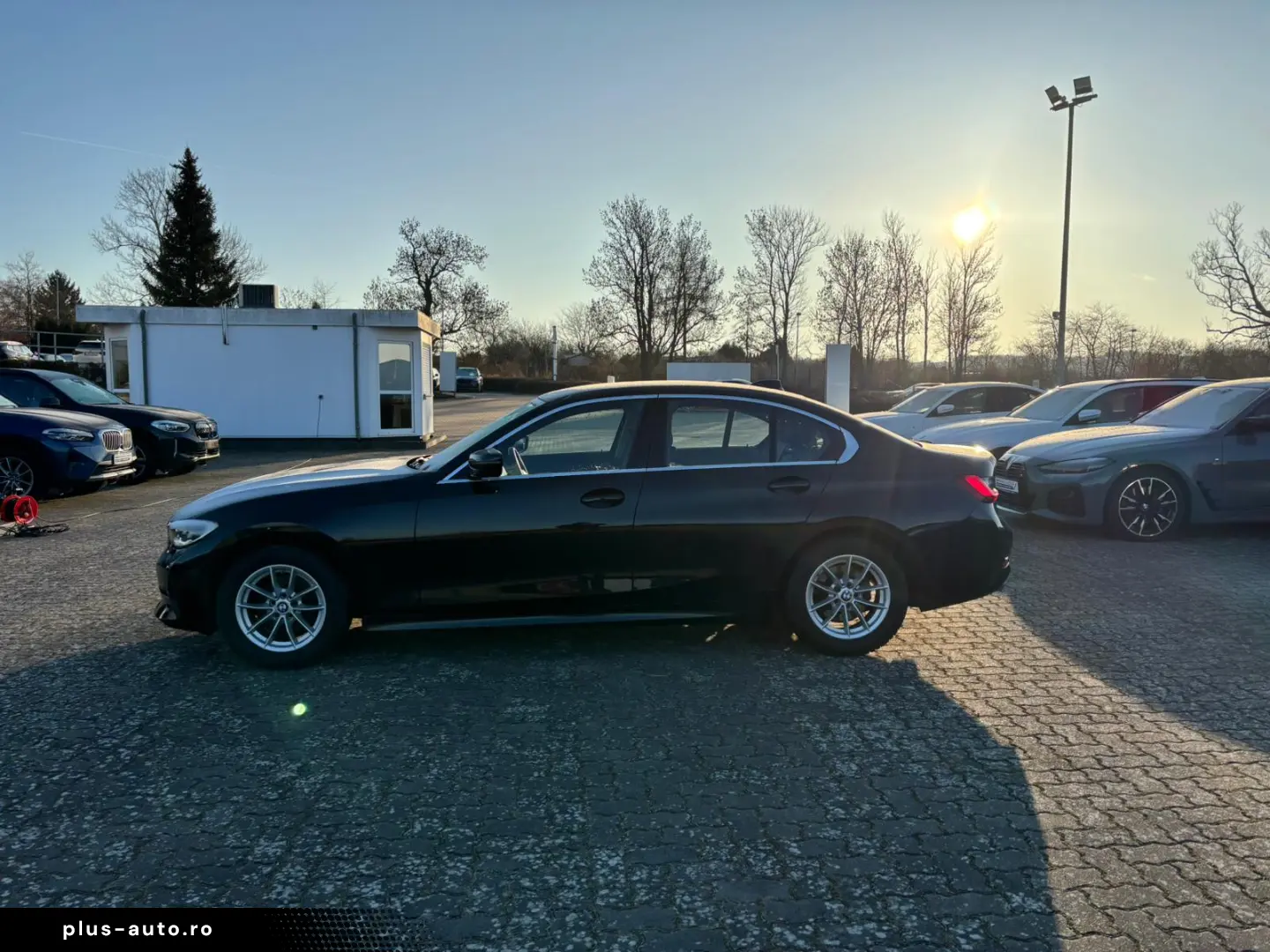 BMW 318 i Sport Line Park-Assistent AHK LED Navi