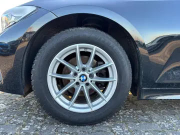 BMW 318 i Sport Line Park-Assistent AHK LED Navi