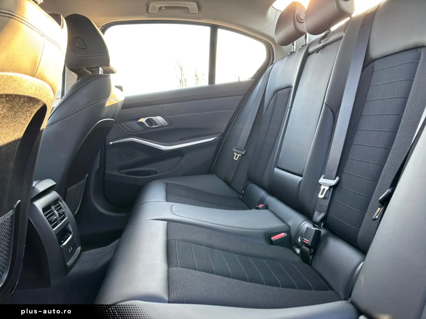 BMW 318 i Sport Line Park-Assistent AHK LED Navi