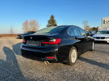 BMW 318 i Sport Line Park-Assistent AHK LED Navi