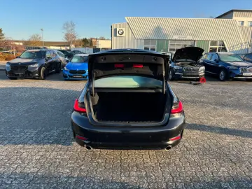 BMW 318 i Sport Line Park-Assistent AHK LED Navi