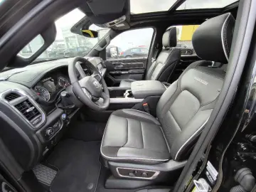 DODGE Ram 1500 Laramie Crew Cab