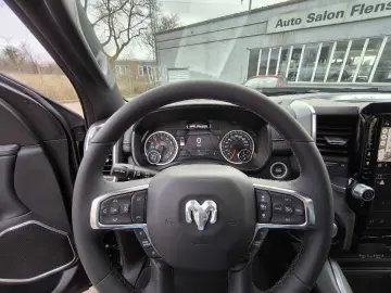 DODGE Ram 1500 Laramie Crew Cab